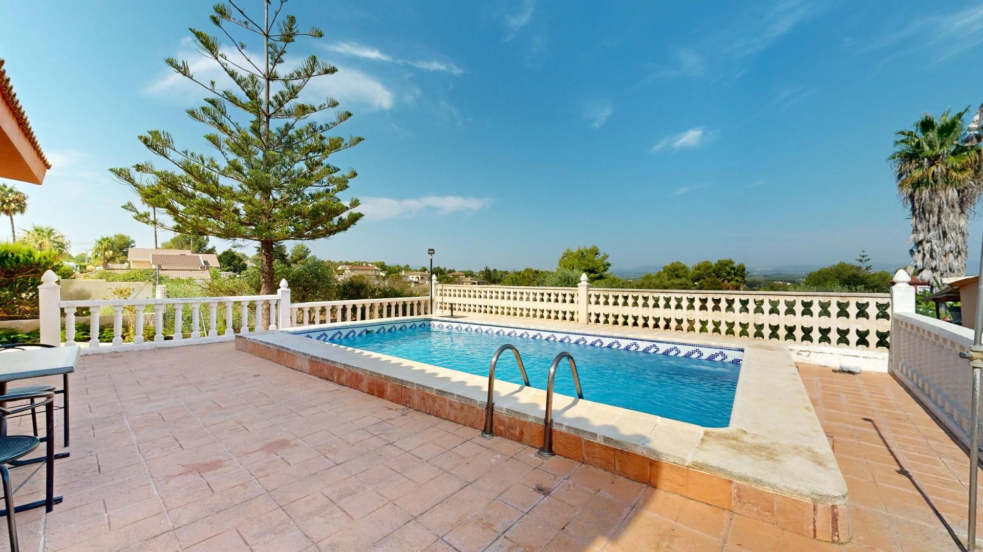 Swimming pool of House or chalet for sale in Torrent