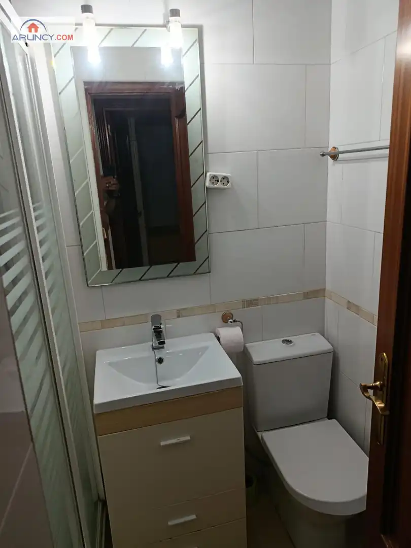Badezimmer von Wohnung zur Miete in Sevilla mit Klimaanlage, Heizung und Möbliert