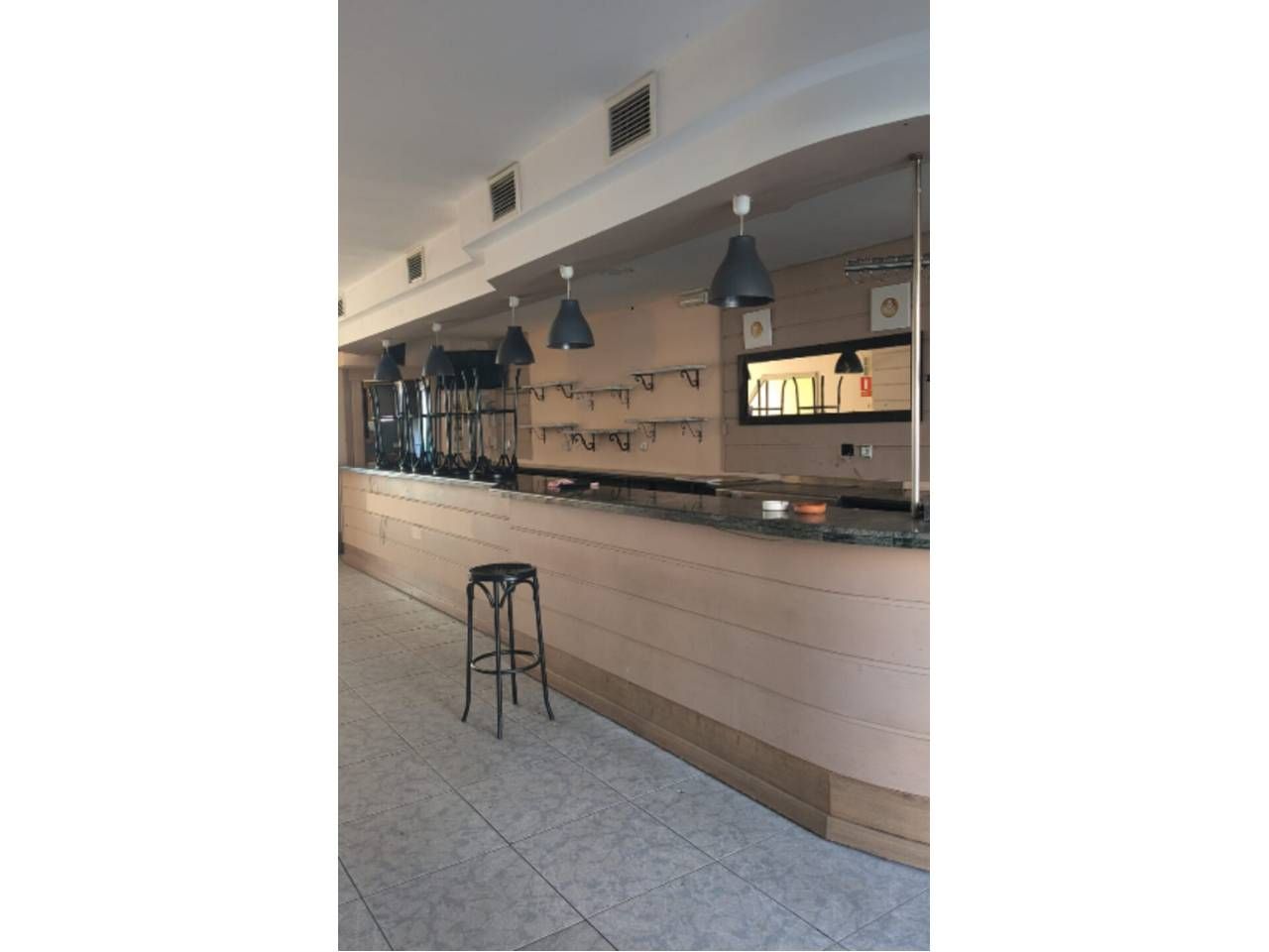 Gebaude zur Miete in Ourense Capital 