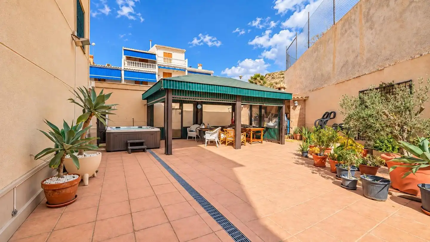Maison jumelée avec piscine à vendre à Calle Juan Sebastián Elcano, imagen 2