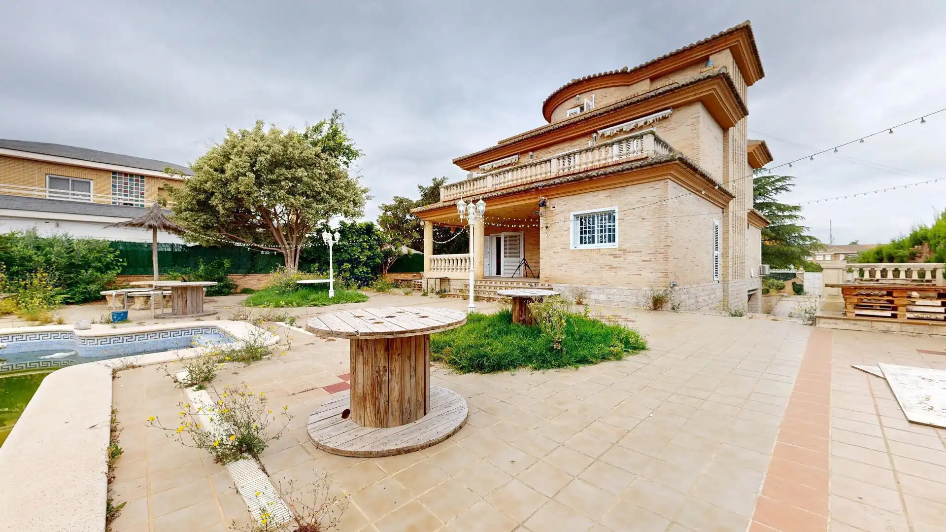 Vista exterior de Casa o xalet en venda en Torrent amb Terrassa, Traster i Piscina