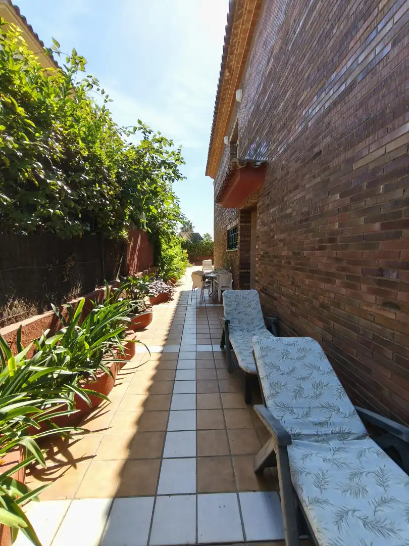Semi-detached house with terrace for sale in Carrer Bergantí, imagen 5