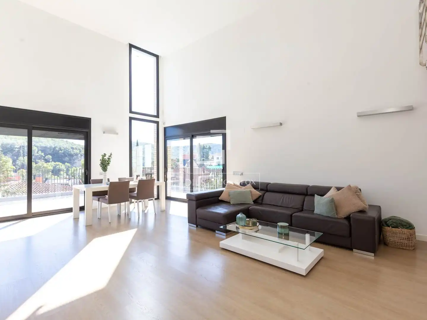 Sala d'estar de Casa o xalet en venda en Vallirana, Barcelona