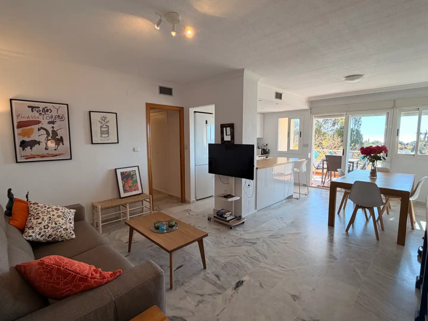 Sala d'estar de Pis en venda en Marbella amb Terrassa, Traster i Forn