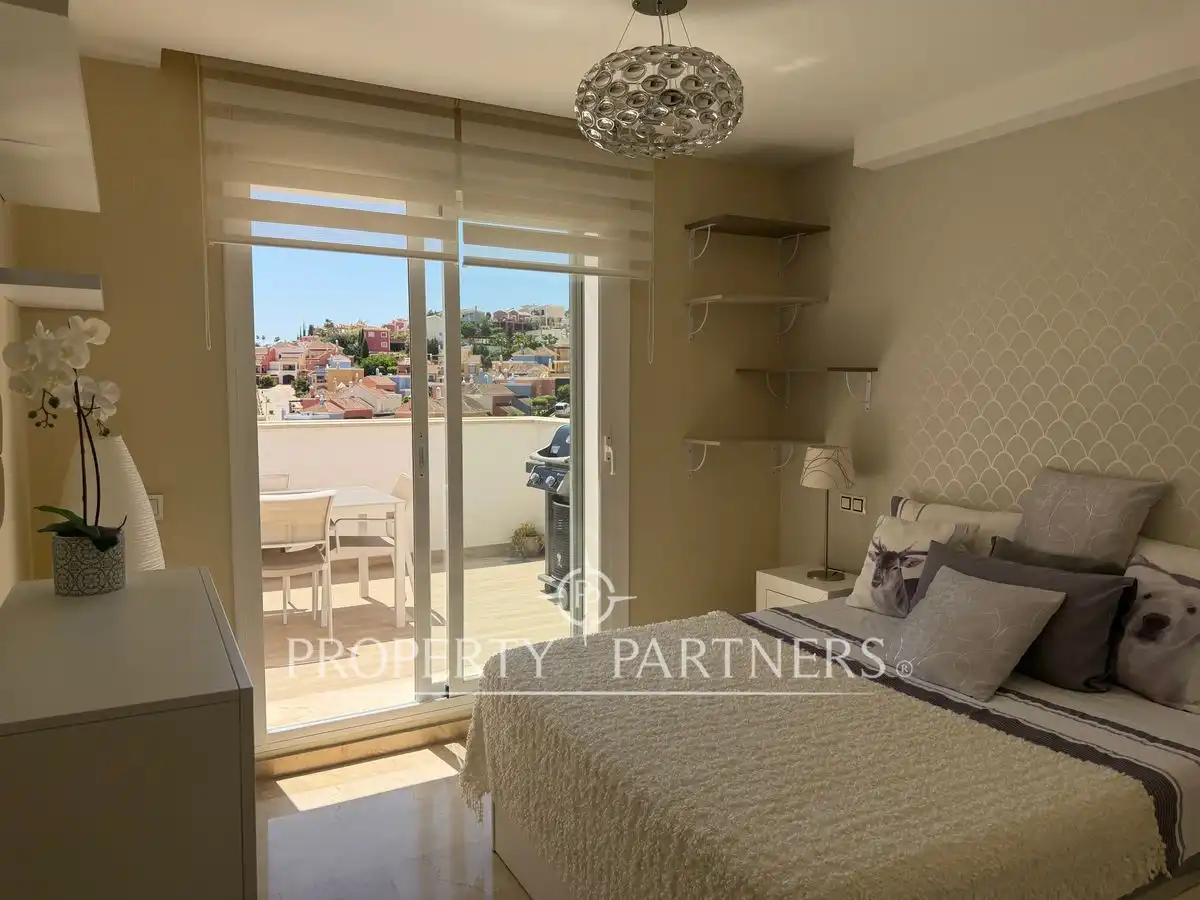 Schlafzimmer von Dachboden zur Miete in Marbella mit Klimaanlage, Heizung und Terrasse