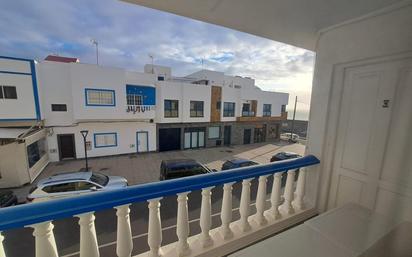 Vista exterior de Apartament en venda en La Oliva amb Terrassa