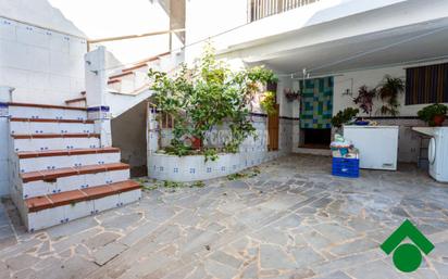 Vista exterior de Casa adosada en venda en Pinos Puente amb Balcó