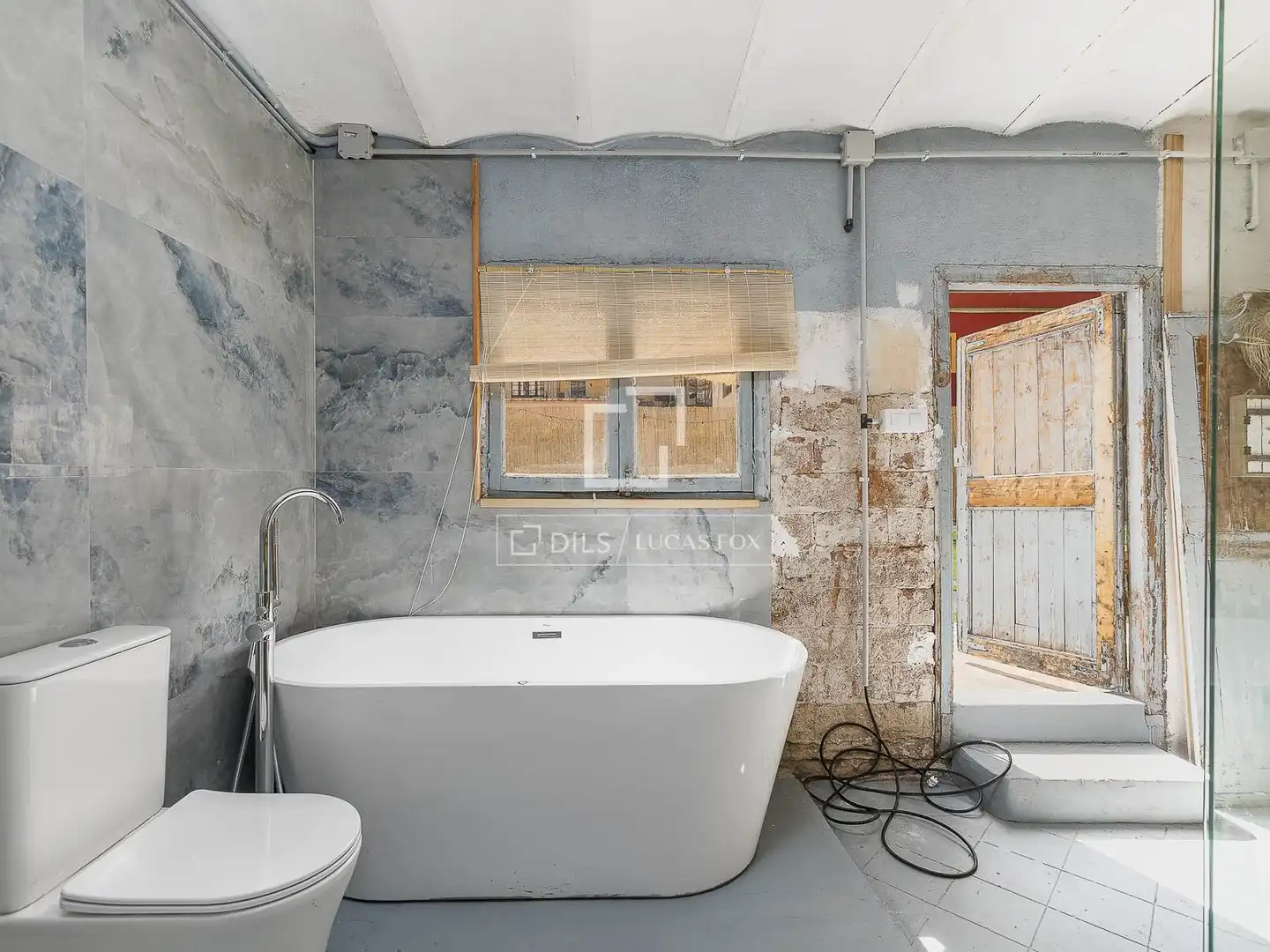 Bathroom of Flat for sale in Barcelona  with Air Conditioner, Private garden and Terrace
