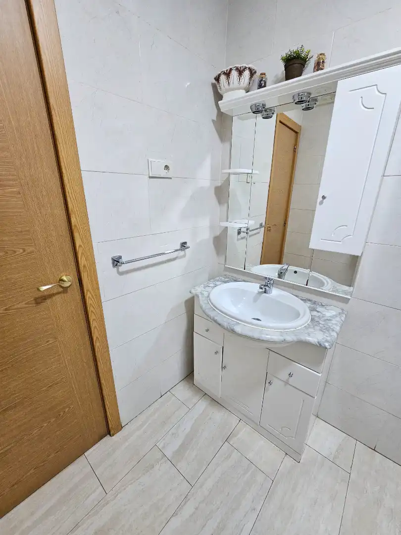 Bathroom of Flat for sale in Granada