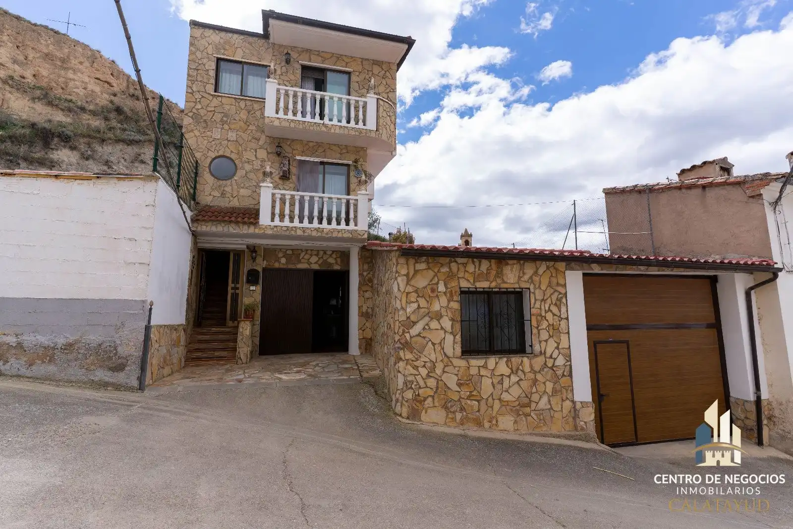 Vista exterior de Casa o xalet en venda en Maluenda amb Aire condicionat, Calefacció i Jardí privat