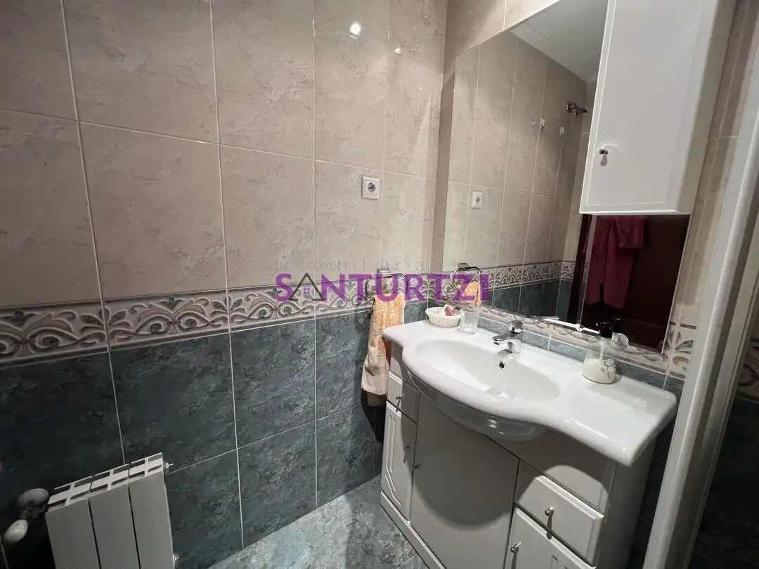 Bathroom of Flat for sale in Santurtzi   with Heating and Balcony