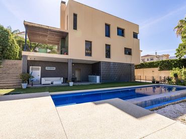 Xalet amb piscina en venda a Calle Urb Lagarejo 14
