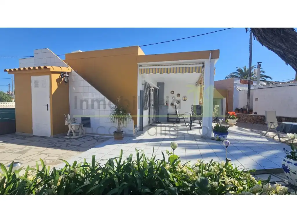 Vista exterior de Casa o xalet en venda en Vinaròs amb Aire condicionat, Calefacció i Jardí privat
