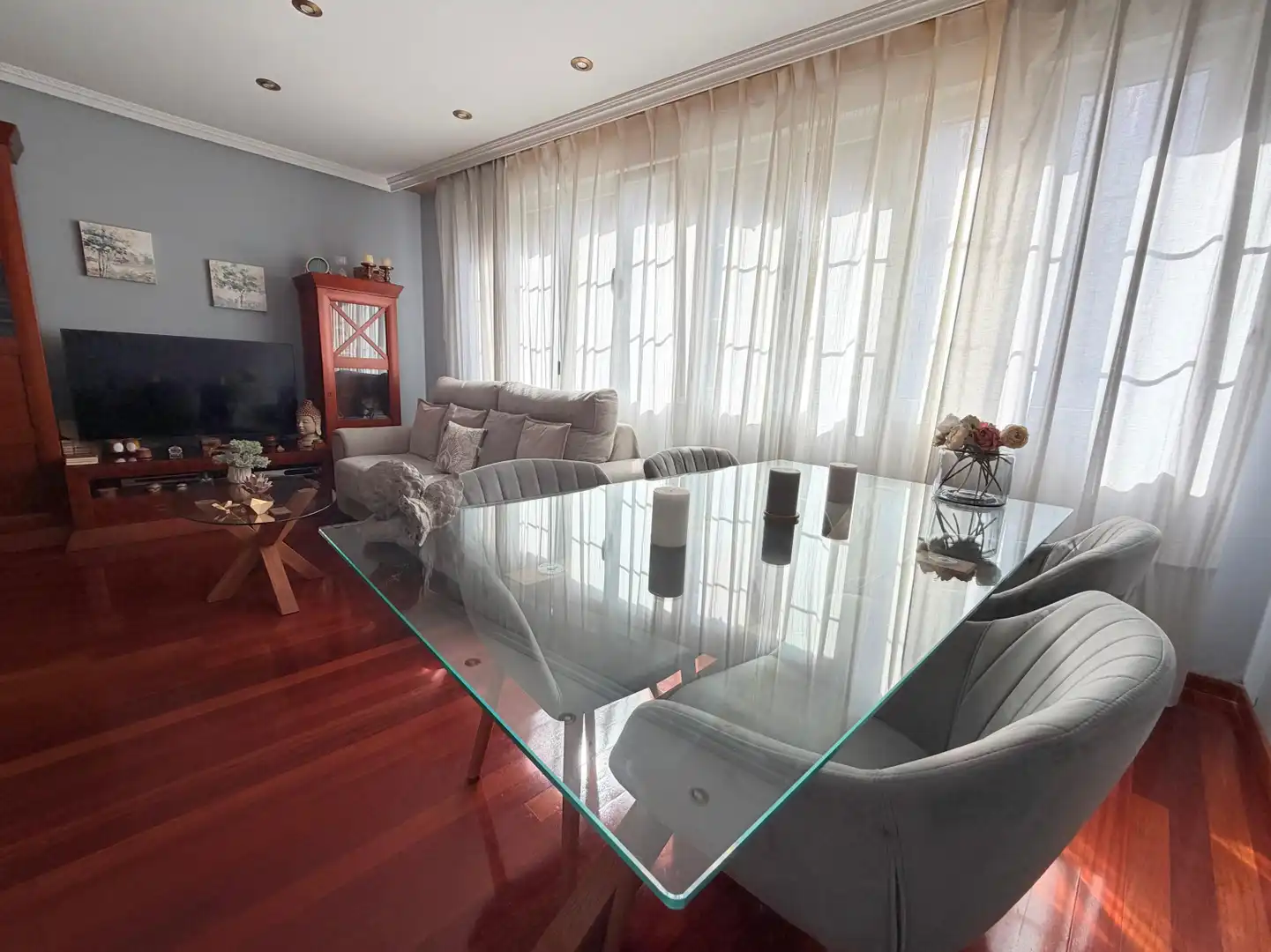 Sala de estar de Piso en venta en Avilés con Parquet, Trastero y Amueblado