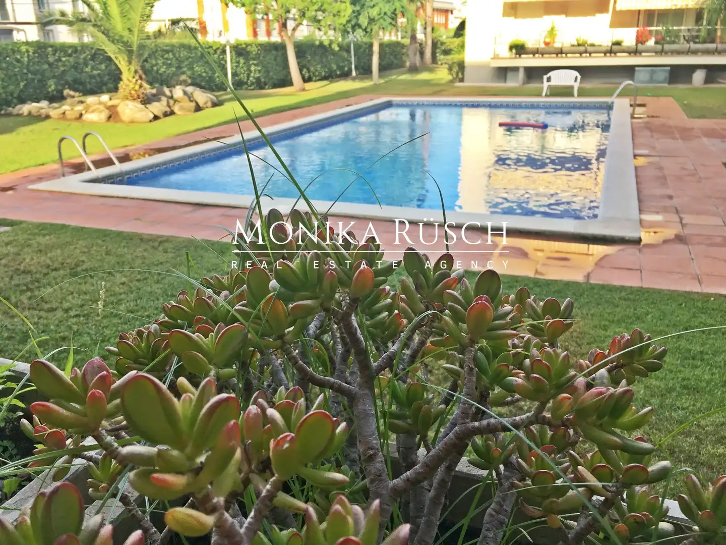 Swimming pool of Flat for rent in Castelldefels  with Air Conditioner, Heating and Private garden