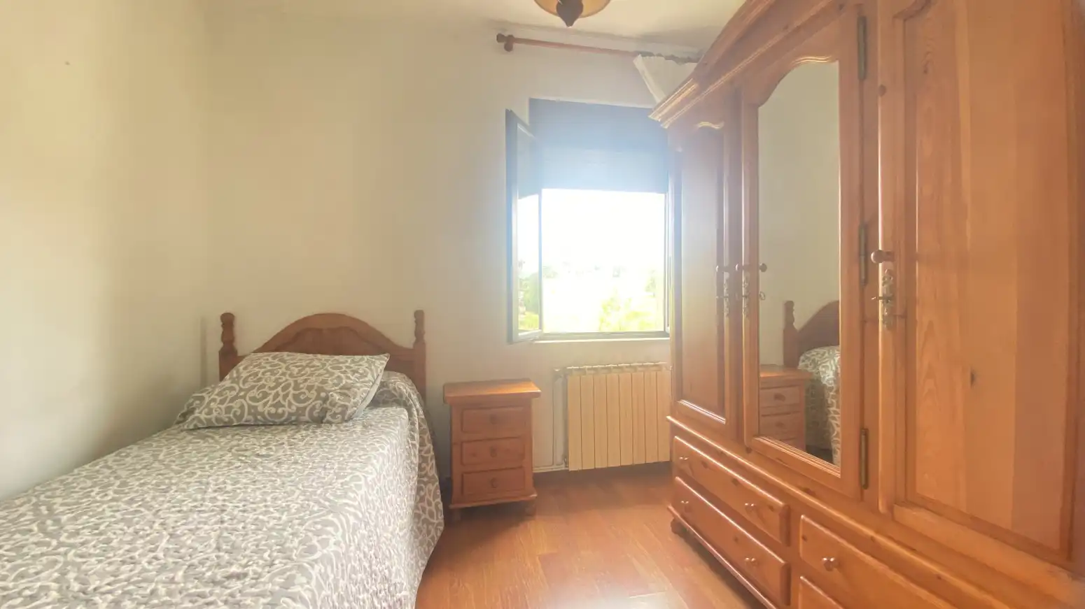 Schlafzimmer von Haus oder Chalet zum Verkauf in Polanco mit Heizung, Privatgarten und Parkett