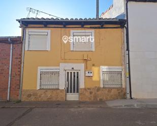 Vista exterior de Casa adosada en venda en Soto de la Vega