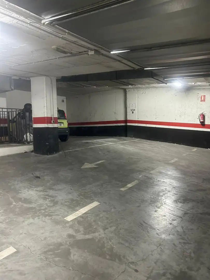 Parkplatz von Garage zum Verkauf in Granada