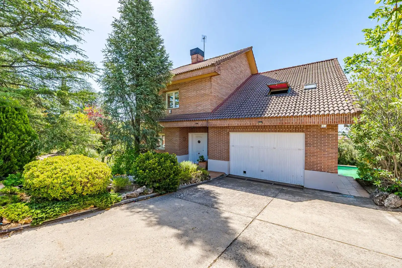 Vista exterior de Casa o chalet en venta en Las Rozas de Madrid con Aire acondicionado, Calefacción y Jardín privado