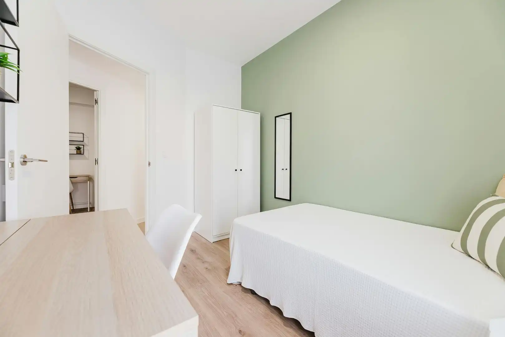 Bedroom of Flat for share in Valencia  with Heating, Furnished and Washing machine