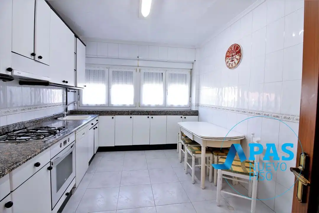 Cocina de Piso en venta en Santander con Calefacción