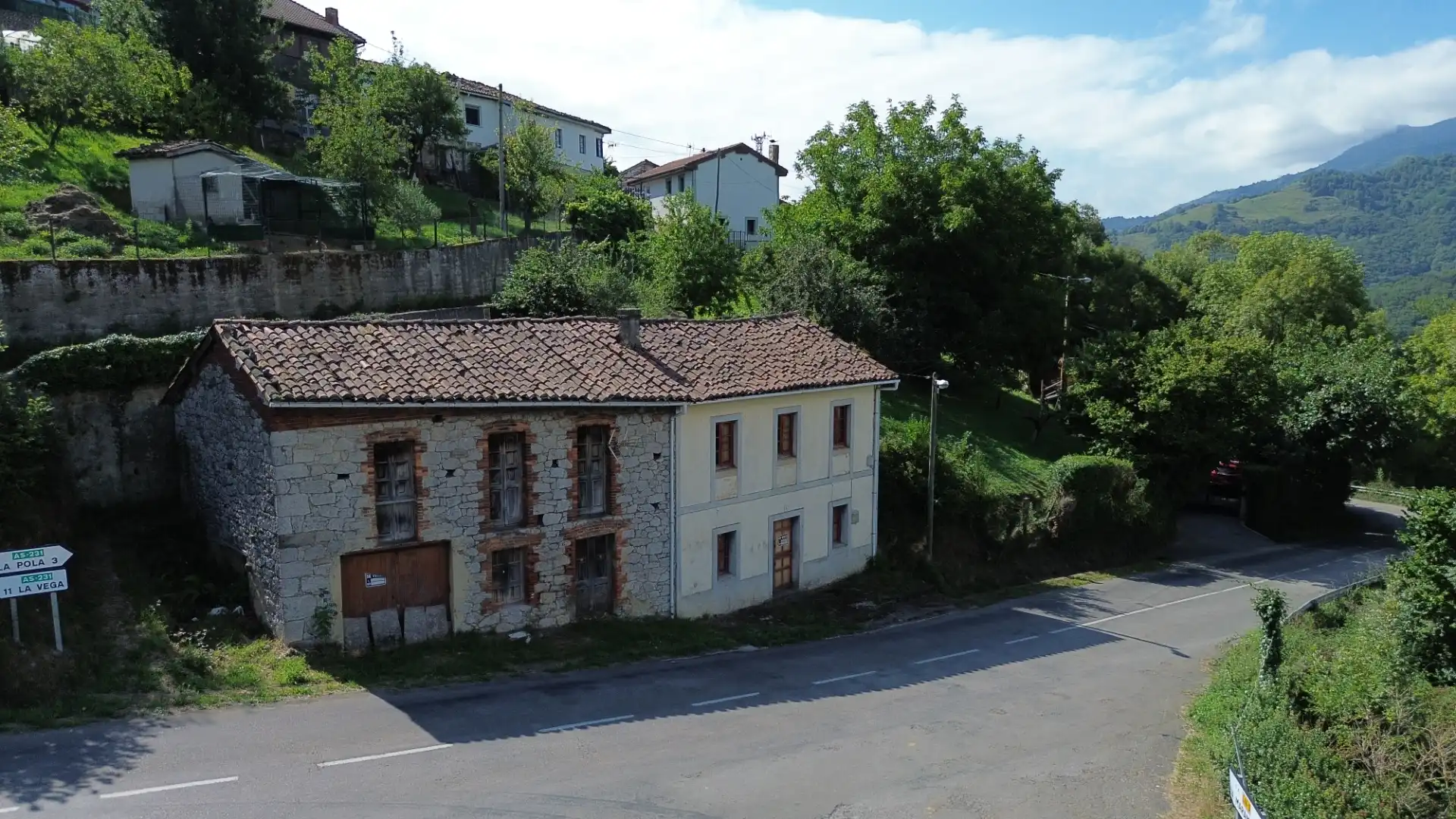 Vista exterior de Casa o xalet en venda en Lena