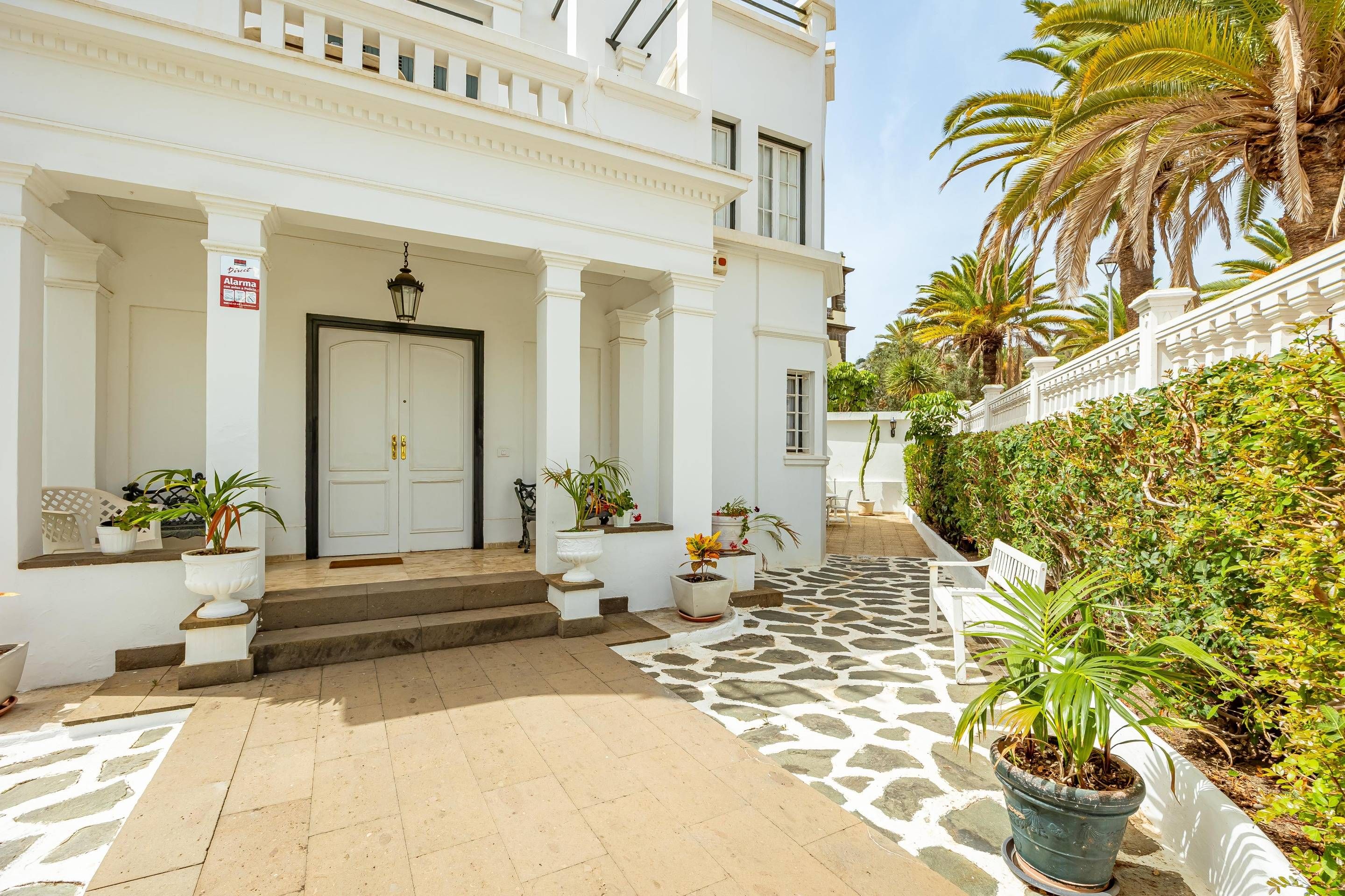 Vista exterior de Casa o xalet en venda en Las Palmas de Gran Canaria amb Jardí privat, Terrassa i Traster
