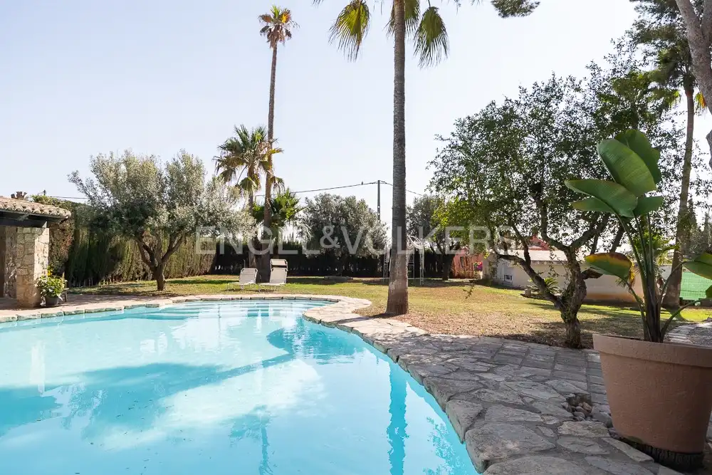 Piscina de Casa o chalet de alquiler en Manises con Aire acondicionado, Calefacción y Jardín privado