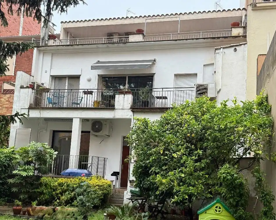 Vista exterior de Local en venta en Girona