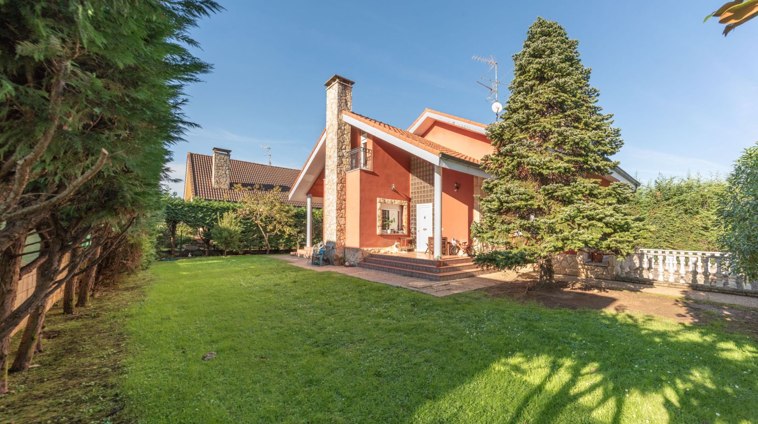 Garden of House or chalet for sale in Gijón   with Heating, Parquet flooring and Balcony