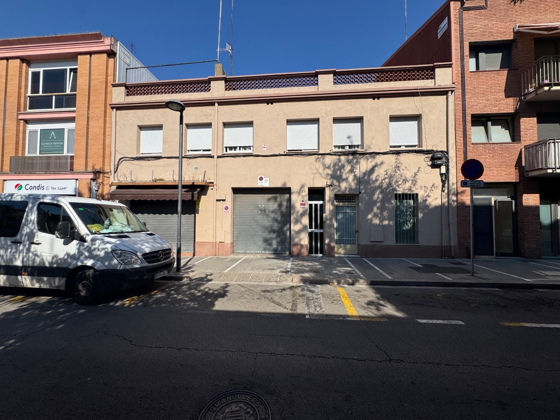 Vista exterior de Edifici en venda en Granollers
