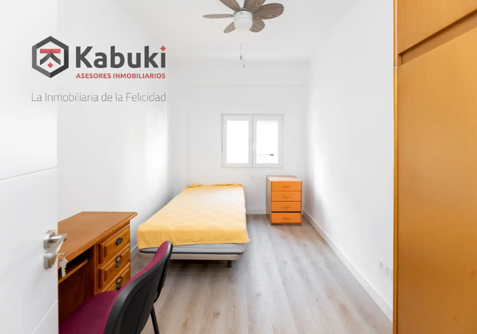 Schlafzimmer von Wohnung zur Miete in Granada mit Möbliert und Balkon