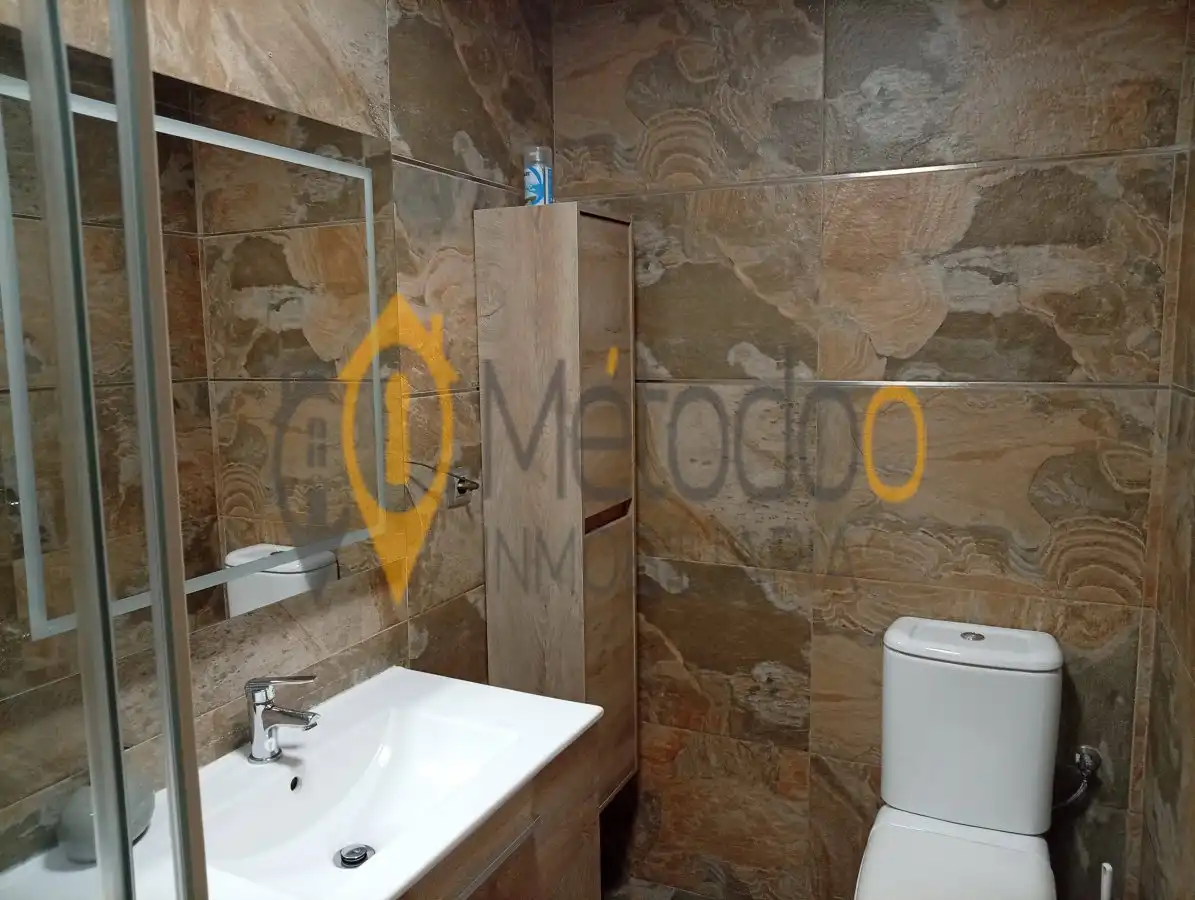 Bathroom of Flat for rent in Sevilla  with Air Conditioner, Heating and Parquet flooring