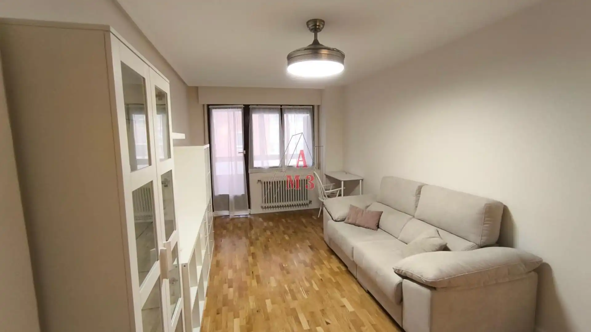 Sala de estar de Piso en venta en León Capital  con Calefacción, Parquet y Terraza