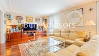 Living room of Flat for sale in  Barcelona Capital  with Air Conditioner, Heating and Parquet flooring