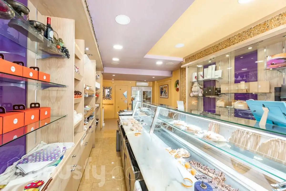 Commercial properties for sale in Barcelona  with Air Conditioner and Furnished