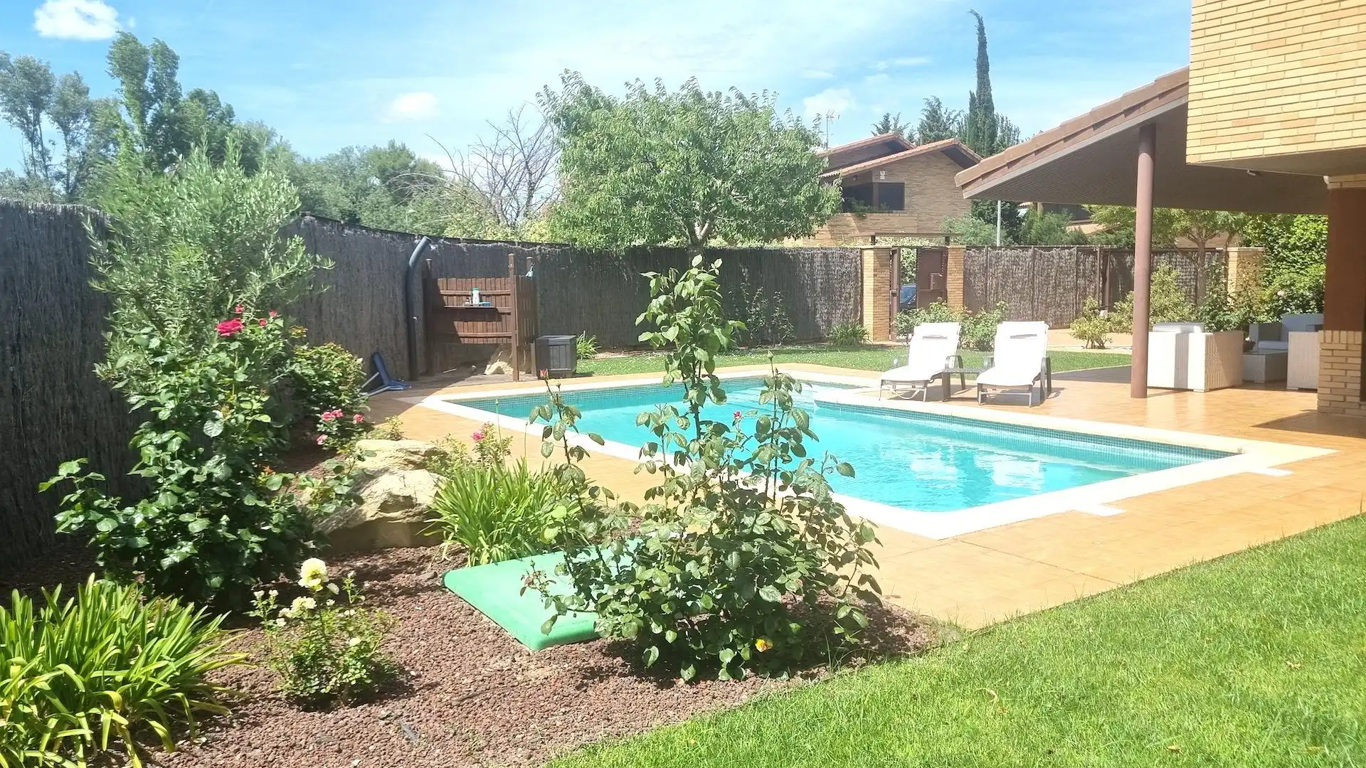 Piscina de Casa o chalet en venta en Cadrete con Aire acondicionado, Calefacción y Jardín privado