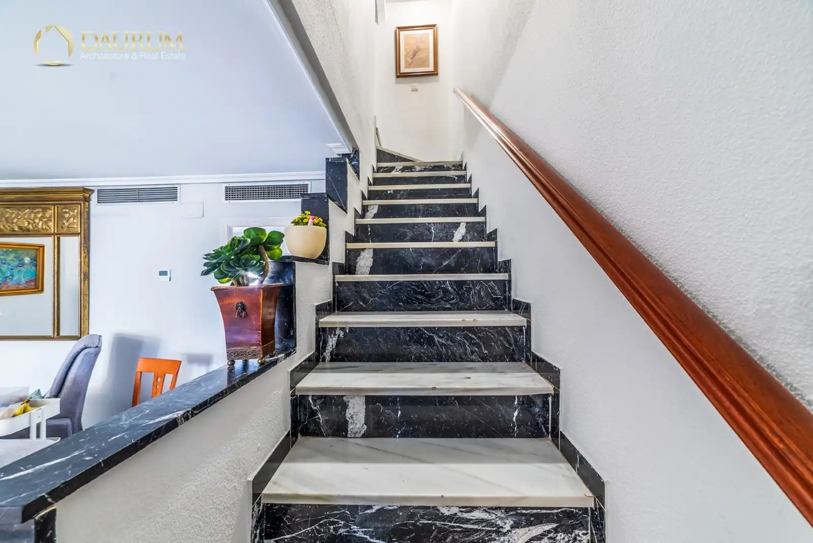 Maisonette zum Verkauf in San Juan de Aznalfarache mit Klimaanlage, Heizung und Terrasse