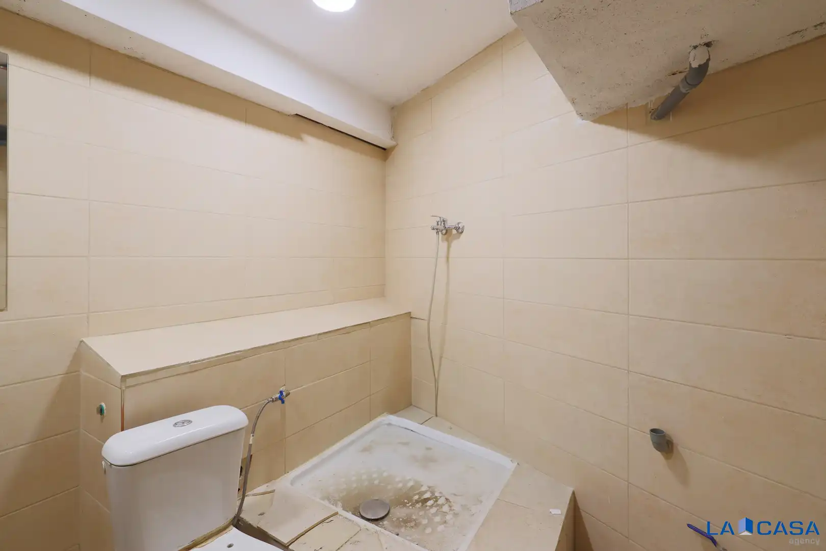 Bathroom of Ground floor for sale in Barcelona