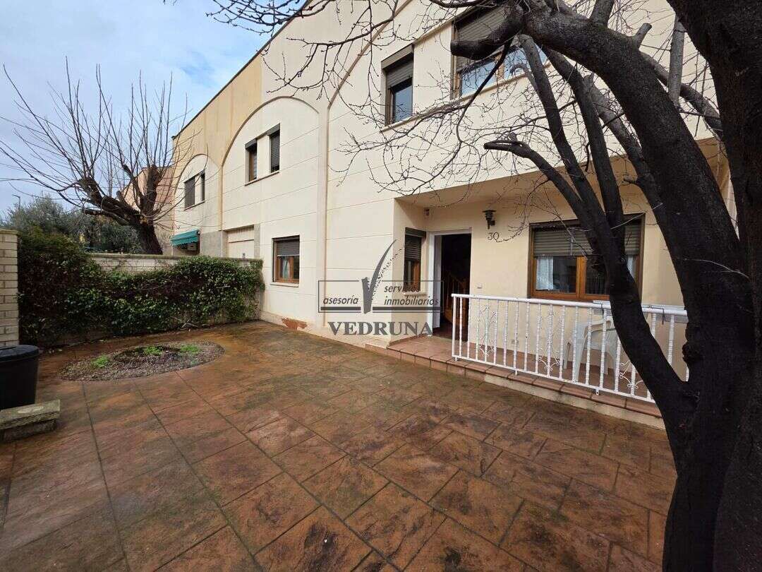 Vista exterior de Casa adosada de lloguer en  Zaragoza Capital amb Aire condicionat, Calefacció i Traster
