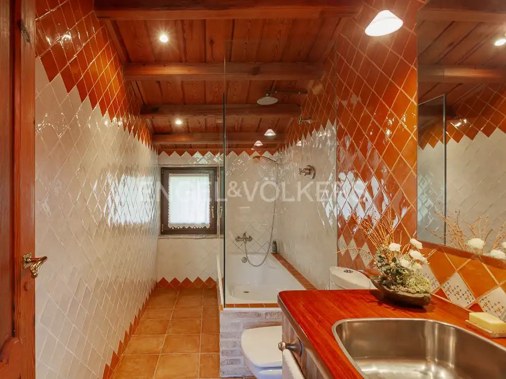 Badezimmer von Gebäude zur Miete in El Bruc