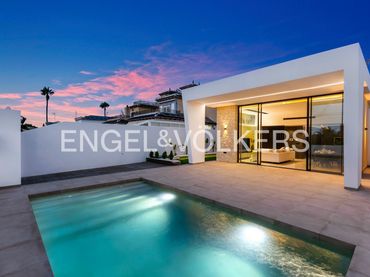 Casa amb piscina en venda a Los Balcones - Los Altos