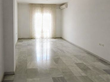 Flat with lift for sale in Calle San Ramón 108