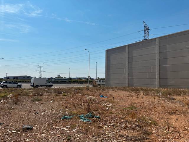 Terreno industrial en Venta en Calle Italia en Ciutat del Transport - La Salera