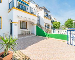Vista exterior de Casa o xalet en venda en Orihuela amb Jardí privat i Piscina comunitària