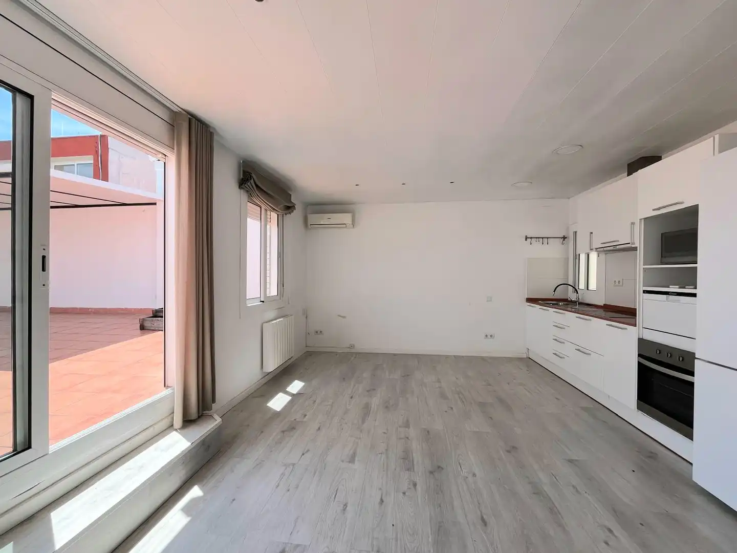 Sala d'estar de Àtic en venda en Barcelona amb Aire condicionat, Calefacció i Terrassa
