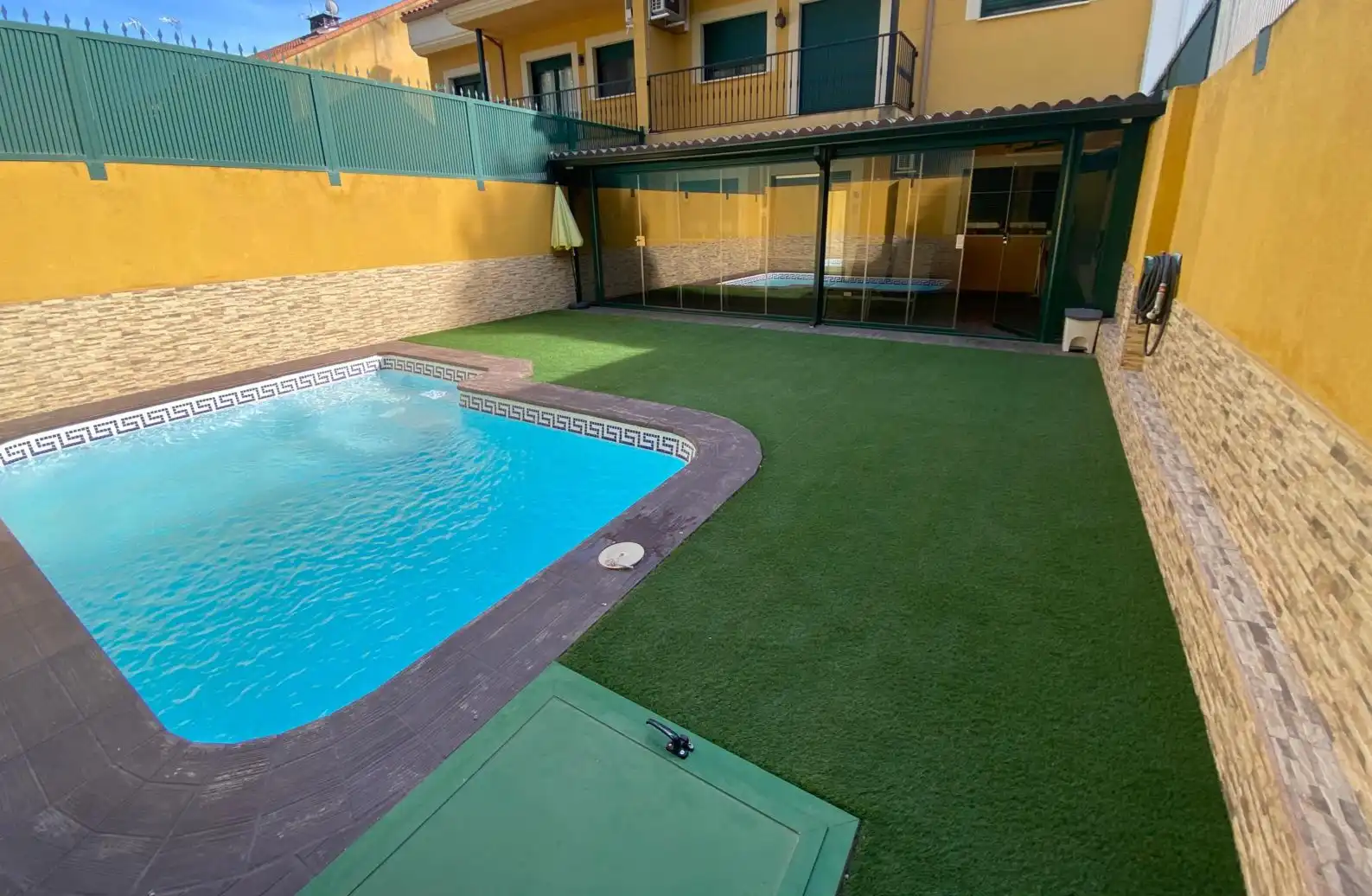 Piscina de Casa adosada en venda en Ciempozuelos amb Aire condicionat, Calefacció i Jardí privat