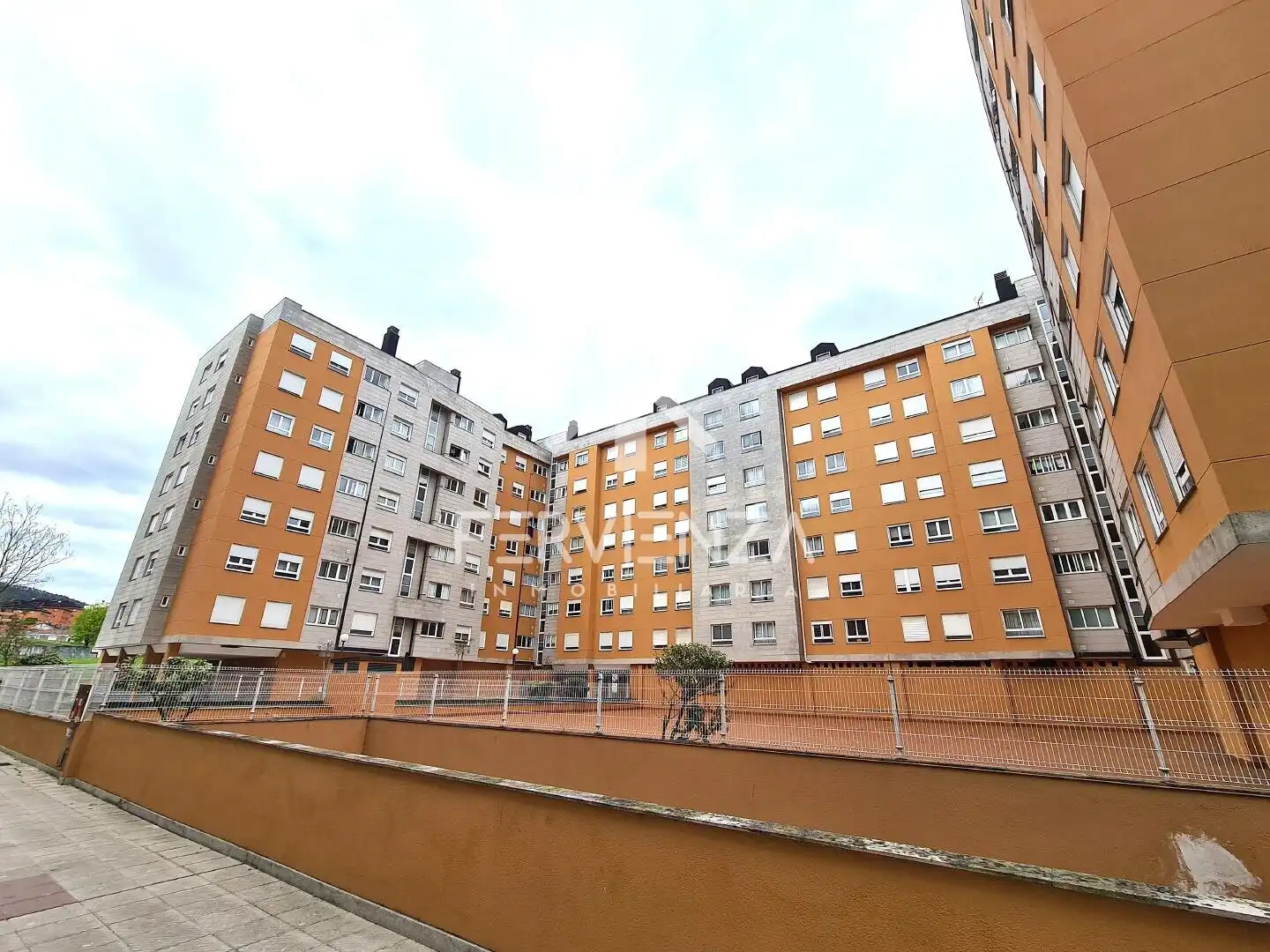 Vista exterior de Pis en venda en Oviedo 