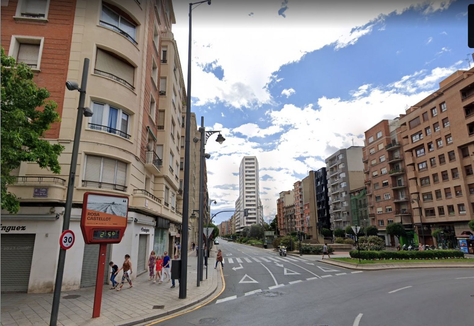 Vista exterior de Local en venda en  Logroño amb Terrassa