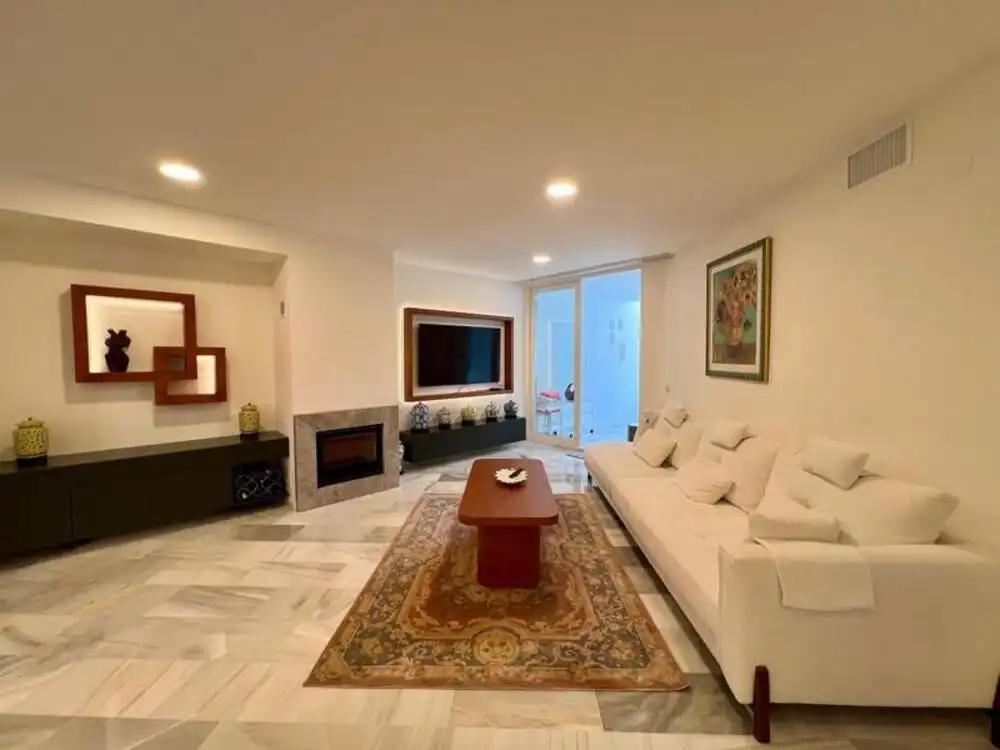 Sala d'estar de Planta baixa de lloguer en Marbella amb Aire condicionat, Terrassa i Traster